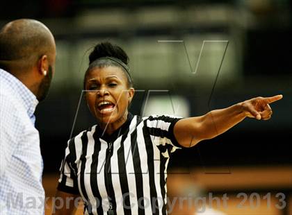 Thumbnail 1 in St. Mary's vs. Salesian photogallery.