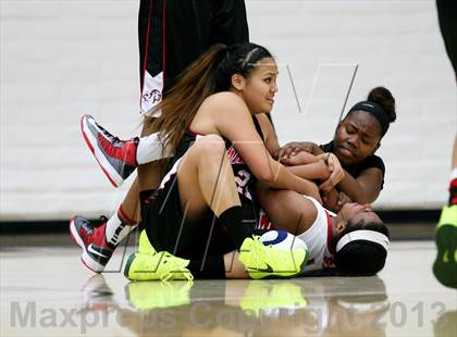 Thumbnail 3 in St. Mary's vs. Salesian photogallery.
