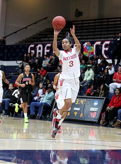 Thumbnail 3 in St. Mary's vs. Salesian photogallery.