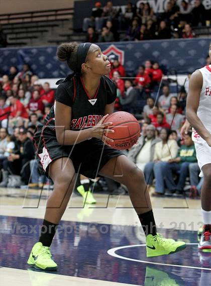 Thumbnail 1 in St. Mary's vs. Salesian photogallery.