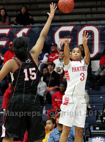 Thumbnail 2 in St. Mary's vs. Salesian photogallery.