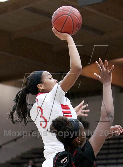 Thumbnail 2 in St. Mary's vs. Salesian photogallery.