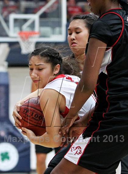 Thumbnail 3 in St. Mary's vs. Salesian photogallery.