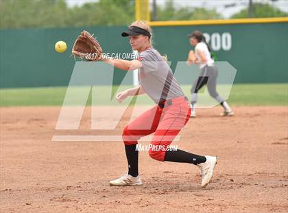 Thumbnail 2 in Reagan [Ronald] vs Lake Travis Game 2 (UIL 6A Bi-District Playoff) photogallery.