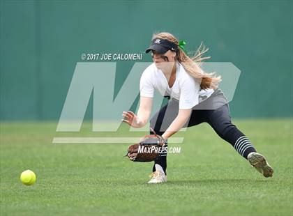Thumbnail 3 in Reagan [Ronald] vs Lake Travis Game 2 (UIL 6A Bi-District Playoff) photogallery.