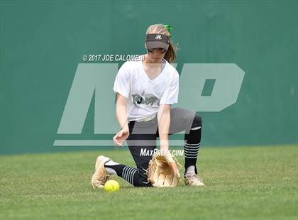 Thumbnail 2 in Reagan [Ronald] vs Lake Travis Game 2 (UIL 6A Bi-District Playoff) photogallery.