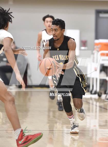 Thumbnail 2 in Yucca Valley vs. La Quinta (Rancho Mirage Holiday Invitational) photogallery.