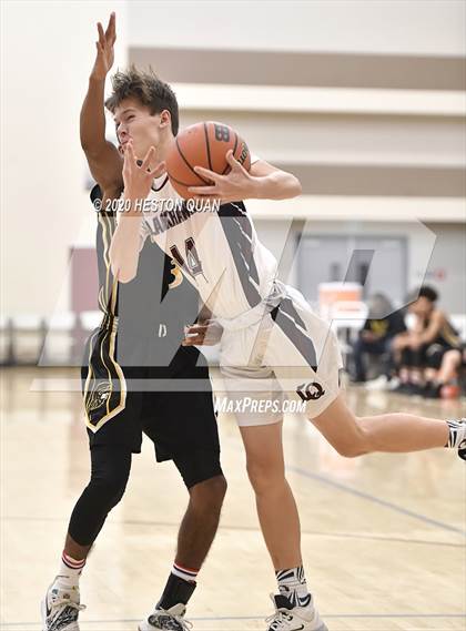 Thumbnail 2 in Yucca Valley vs. La Quinta (Rancho Mirage Holiday Invitational) photogallery.