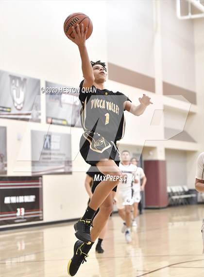Thumbnail 1 in Yucca Valley vs. La Quinta (Rancho Mirage Holiday Invitational) photogallery.