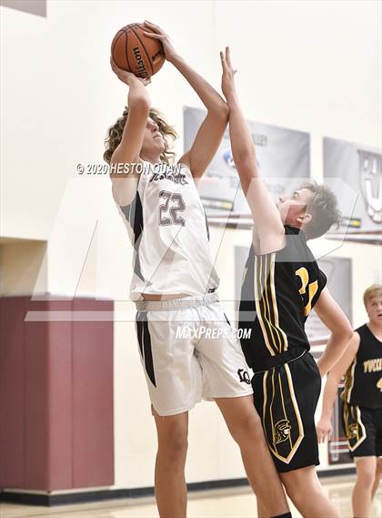 Thumbnail 2 in Yucca Valley vs. La Quinta (Rancho Mirage Holiday Invitational) photogallery.