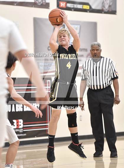 Thumbnail 2 in Yucca Valley vs. La Quinta (Rancho Mirage Holiday Invitational) photogallery.
