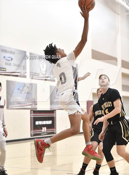 Thumbnail 2 in Yucca Valley vs. La Quinta (Rancho Mirage Holiday Invitational) photogallery.