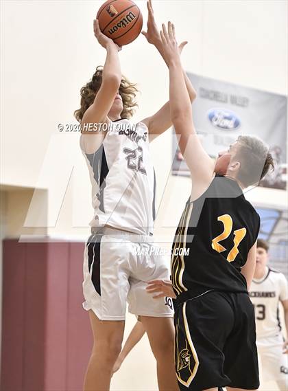 Thumbnail 2 in Yucca Valley vs. La Quinta (Rancho Mirage Holiday Invitational) photogallery.