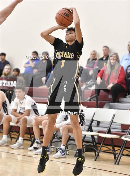 Thumbnail 3 in Yucca Valley vs. La Quinta (Rancho Mirage Holiday Invitational) photogallery.