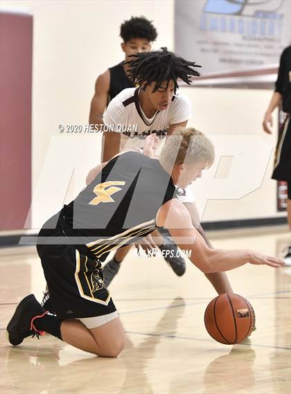 Thumbnail 3 in Yucca Valley vs. La Quinta (Rancho Mirage Holiday Invitational) photogallery.