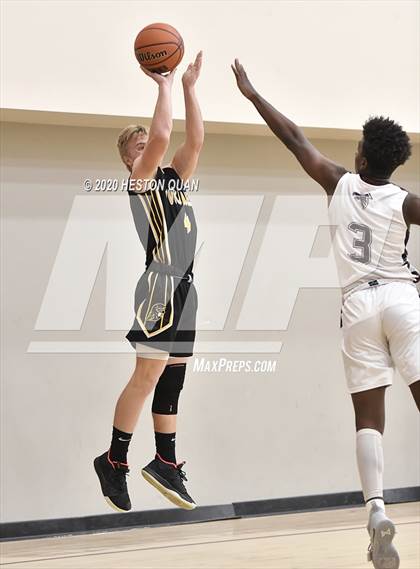 Thumbnail 1 in Yucca Valley vs. La Quinta (Rancho Mirage Holiday Invitational) photogallery.
