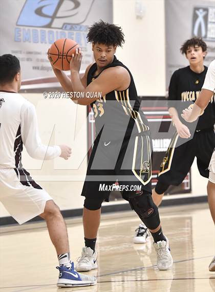 Thumbnail 3 in Yucca Valley vs. La Quinta (Rancho Mirage Holiday Invitational) photogallery.