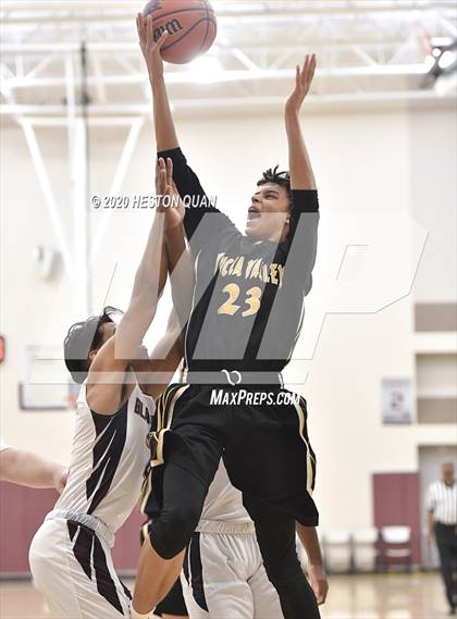 Thumbnail 3 in Yucca Valley vs. La Quinta (Rancho Mirage Holiday Invitational) photogallery.