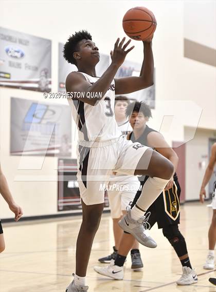 Thumbnail 3 in Yucca Valley vs. La Quinta (Rancho Mirage Holiday Invitational) photogallery.