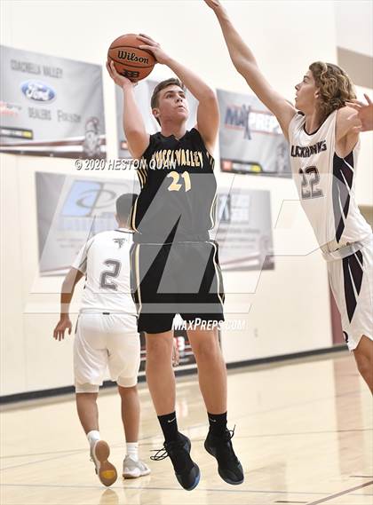 Thumbnail 3 in Yucca Valley vs. La Quinta (Rancho Mirage Holiday Invitational) photogallery.