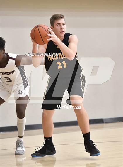 Thumbnail 3 in Yucca Valley vs. La Quinta (Rancho Mirage Holiday Invitational) photogallery.
