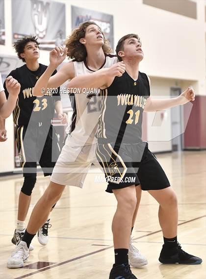 Thumbnail 1 in Yucca Valley vs. La Quinta (Rancho Mirage Holiday Invitational) photogallery.