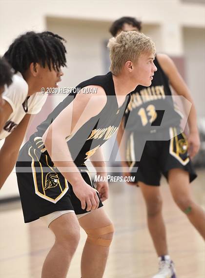 Thumbnail 1 in Yucca Valley vs. La Quinta (Rancho Mirage Holiday Invitational) photogallery.