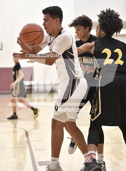 Thumbnail 3 in Yucca Valley vs. La Quinta (Rancho Mirage Holiday Invitational) photogallery.