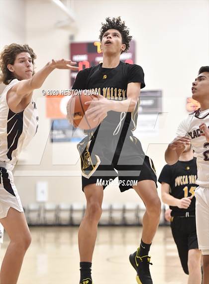 Thumbnail 2 in Yucca Valley vs. La Quinta (Rancho Mirage Holiday Invitational) photogallery.