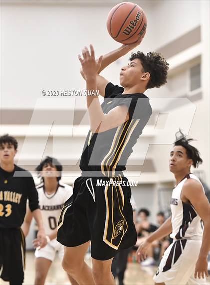 Thumbnail 2 in Yucca Valley vs. La Quinta (Rancho Mirage Holiday Invitational) photogallery.
