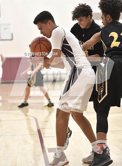 Thumbnail 2 in Yucca Valley vs. La Quinta (Rancho Mirage Holiday Invitational) photogallery.