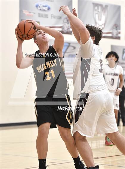 Thumbnail 1 in Yucca Valley vs. La Quinta (Rancho Mirage Holiday Invitational) photogallery.