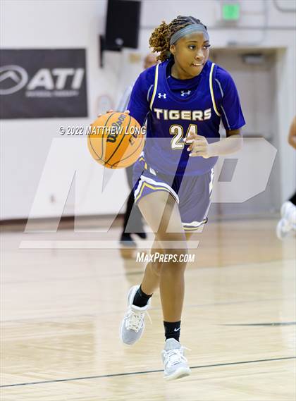 Thumbnail 3 in Guntersville vs Springville (Spartan Turkey Jam) photogallery.