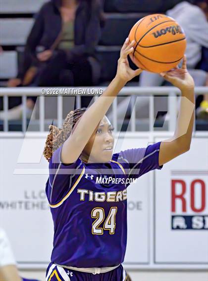 Thumbnail 2 in Guntersville vs Springville (Spartan Turkey Jam) photogallery.