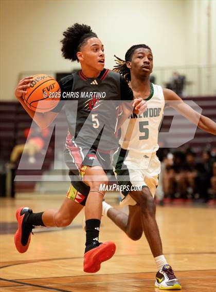 Thumbnail 1 in Fox Creek vs Lakewood (Cayce Roundball Classic) photogallery.