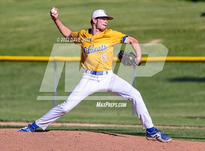 Thumbnail 1 in New London @ Davenport North photogallery.