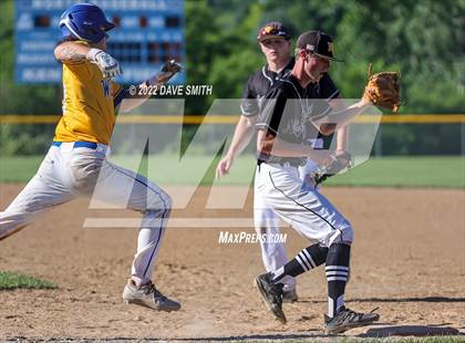 Thumbnail 3 in New London @ Davenport North photogallery.