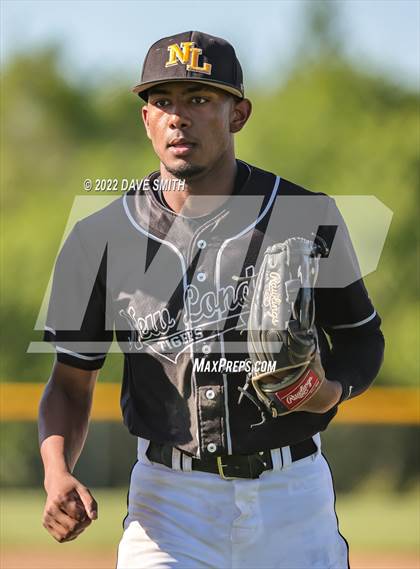 Thumbnail 3 in New London @ Davenport North photogallery.