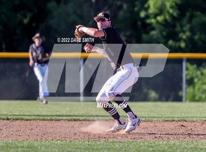 Thumbnail 2 in New London @ Davenport North photogallery.