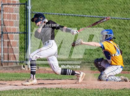 Thumbnail 2 in New London @ Davenport North photogallery.
