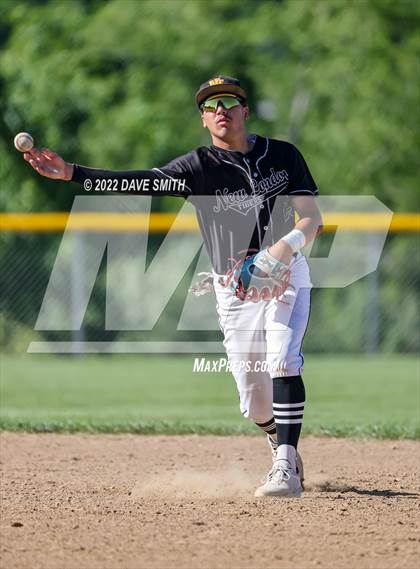 Thumbnail 3 in New London @ Davenport North photogallery.