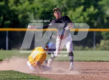 Thumbnail 2 in New London @ Davenport North photogallery.