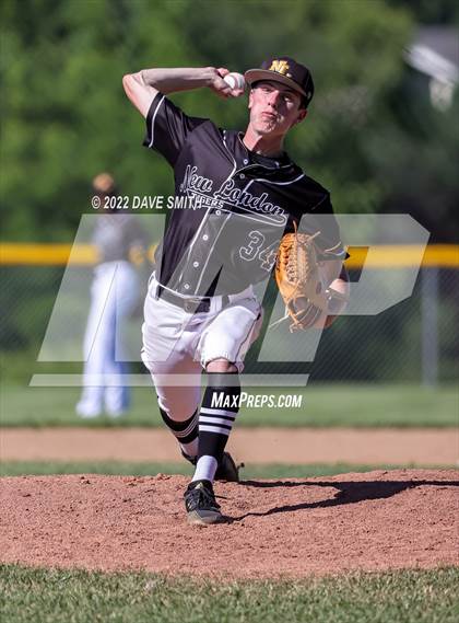 Thumbnail 3 in New London @ Davenport North photogallery.