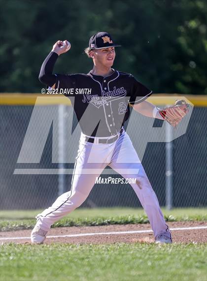Thumbnail 3 in New London @ Davenport North photogallery.