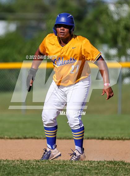 Thumbnail 2 in New London @ Davenport North photogallery.