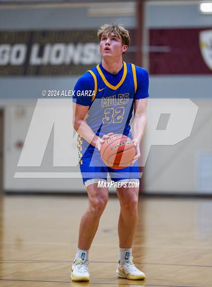 Thumbnail 1 in Alamo Heights vs. Holy Cross photogallery.