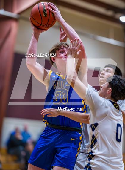 Thumbnail 3 in Alamo Heights vs. Holy Cross photogallery.
