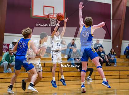 Thumbnail 2 in Alamo Heights vs. Holy Cross photogallery.