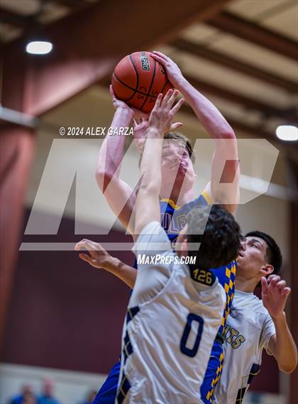 Thumbnail 1 in Alamo Heights vs. Holy Cross photogallery.