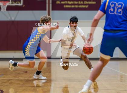Thumbnail 1 in Alamo Heights vs. Holy Cross photogallery.
